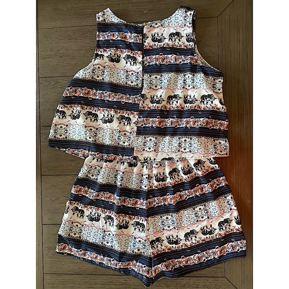 Colorful Romper w/ Ruffle - Picture 3 of 6